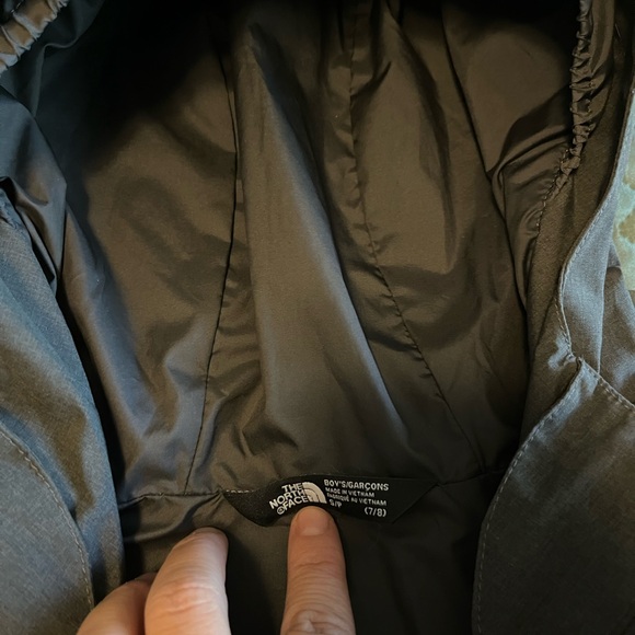 The North Face- Boys shell and w/ fleece zip - Picture 9 of 9